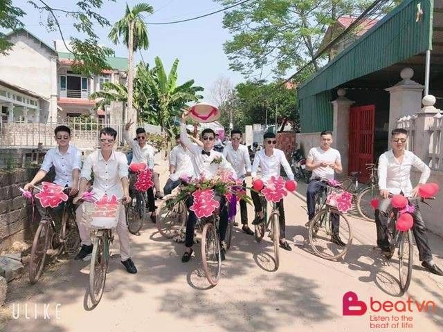 Đám cưới đẹp nhất thôn quê: Hàng chục trai làng hot boy đạp xe đến đón dâu làm ai cũng thích thú-2