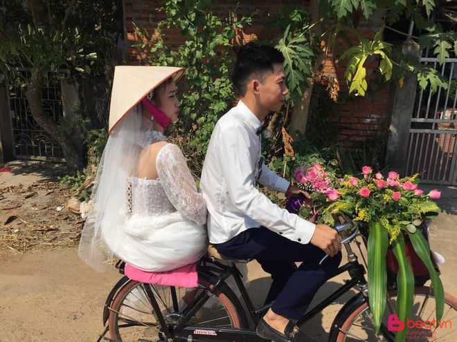 Đám cưới đẹp nhất thôn quê: Hàng chục trai làng hot boy đạp xe đến đón dâu làm ai cũng thích thú-4
