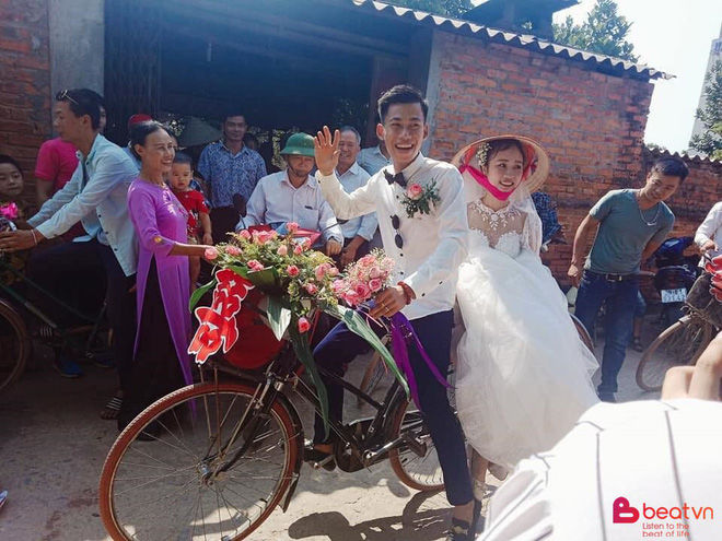 Đám cưới đẹp nhất thôn quê: Hàng chục trai làng hot boy đạp xe đến đón dâu làm ai cũng thích thú-5