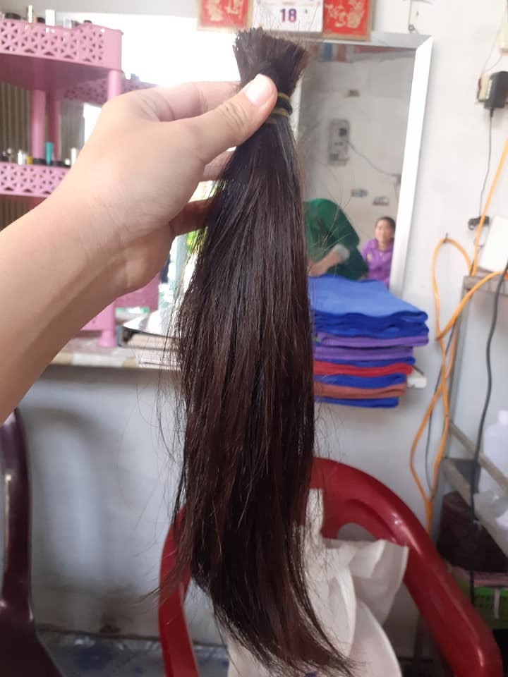  
Cô gái hiến mái tóc mình đã nuôi dài 15 năm và tự nhủ "rồi sẽ dài thôi". (Ảnh: Vietnamnet)